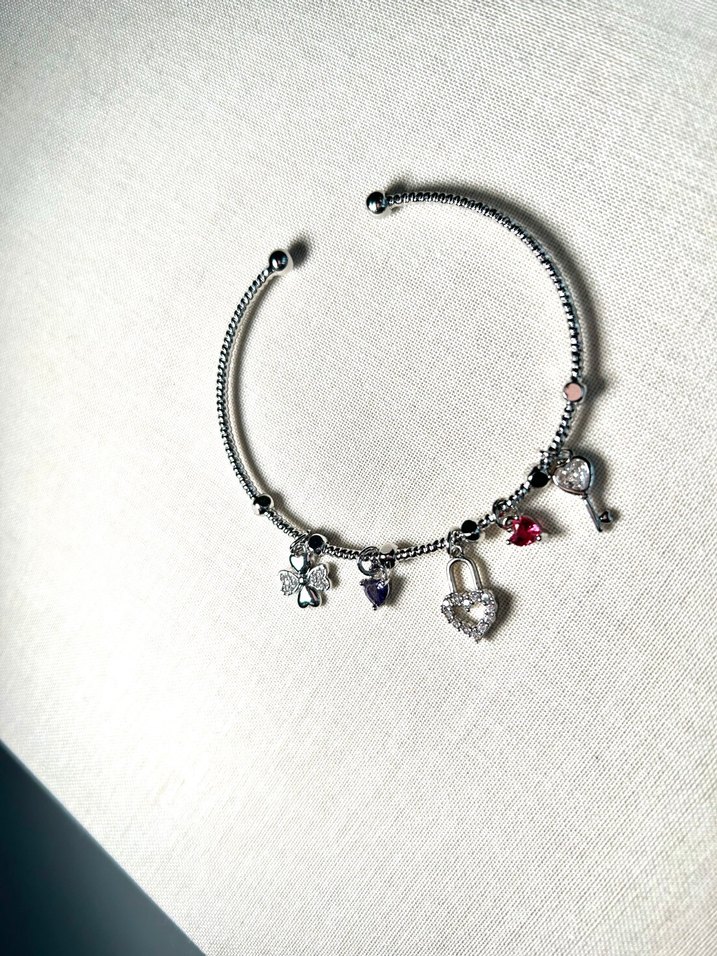 Kalpli Kilit Detaylı Pandora Tarzı Taşlı Charm Bileklik - Görsel 5