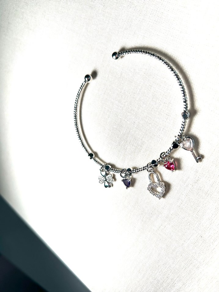 Kalpli Kilit Detaylı Pandora Tarzı Taşlı Charm Bileklik - Görsel 2