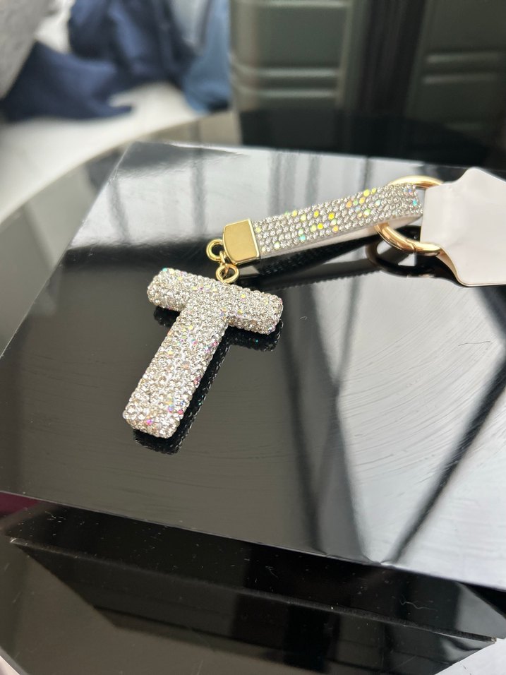Lüks Zirkon Taşlı Simli T Harf Anahtarlık | Şık & Işıltılı - Görsel 3