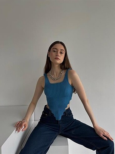 xl Beden Asimetrik Bel Triko Crop