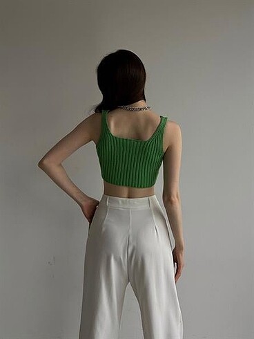 l Beden yeşil Renk Asinetrik Bel Triko Crop