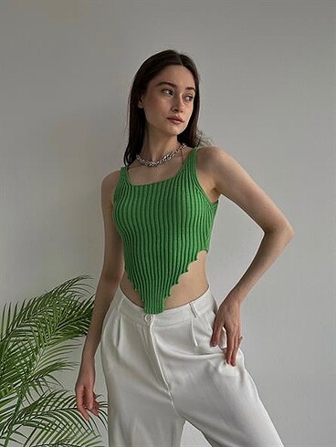 xl Beden Asimetrik Bel Triko Crop
