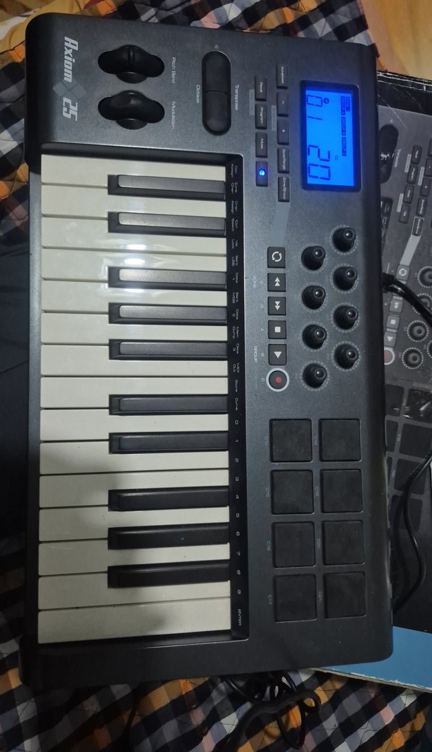 M-Audio Axiom 25 padli MIDI Klavye - Görsel 2