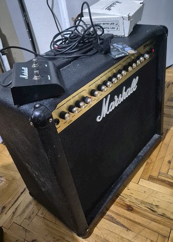 Marshall MG 100 DFX gitar Amfisi ve Pedalı - Görsel 5