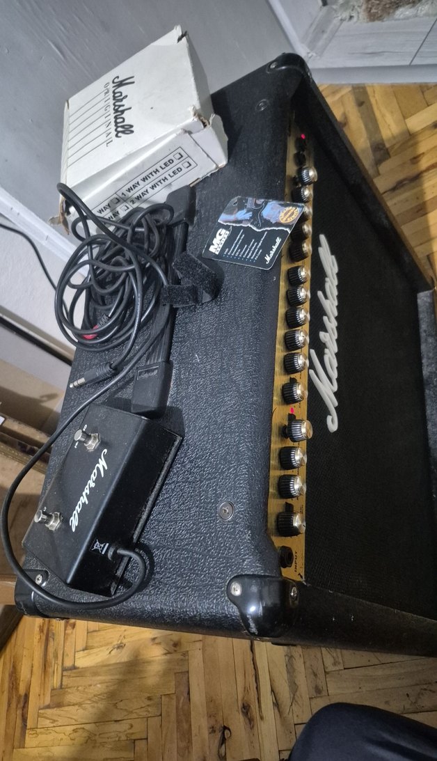 Marshall MG 100 DFX gitar Amfisi ve Pedalı - Görsel 2