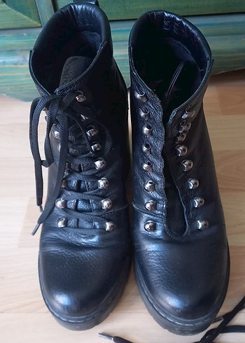 Kadın Siyah Deri Gotik Topuklu Bot - Görsel 3