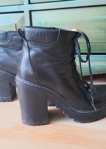 Kadın Siyah Deri Gotik Topuklu Bot - Görsel 2