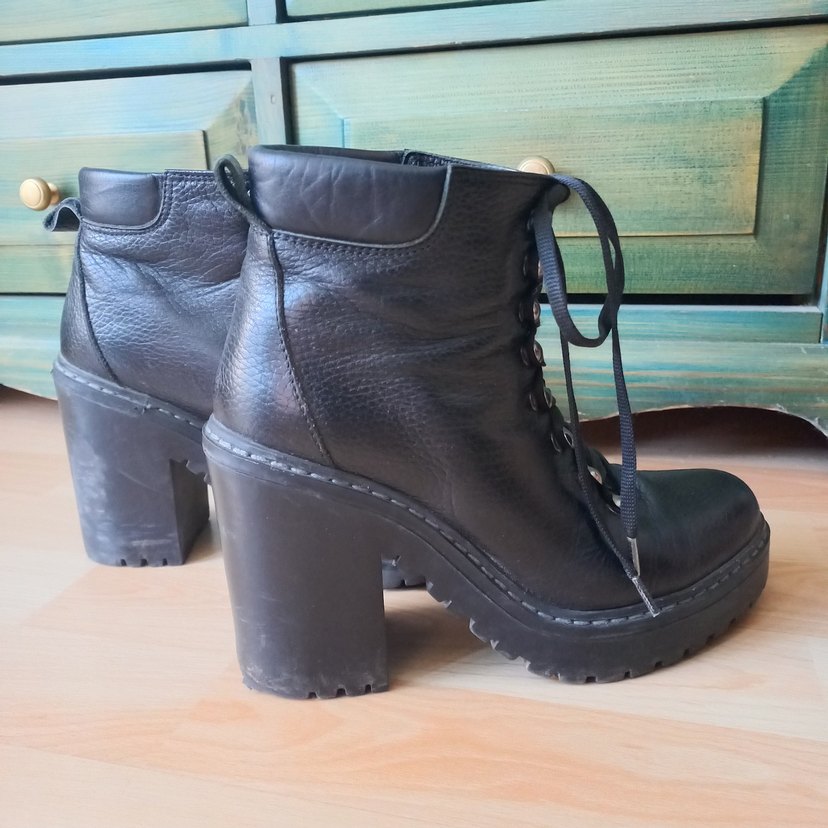 Kadın Siyah Deri Gotik Topuklu Bot - Görsel 2