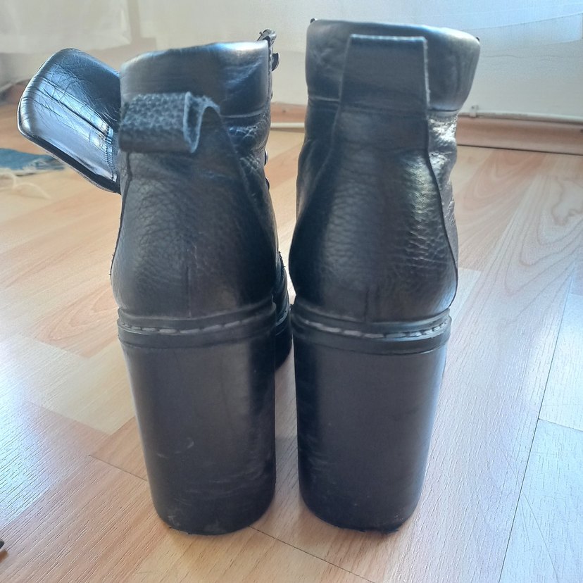 Kadın Siyah Deri Gotik Topuklu Bot - Görsel 4