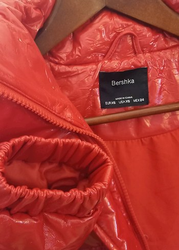 BERSHKA - kırmızı Latex Kısa Kışlık Kadın Mont - Görsel 7