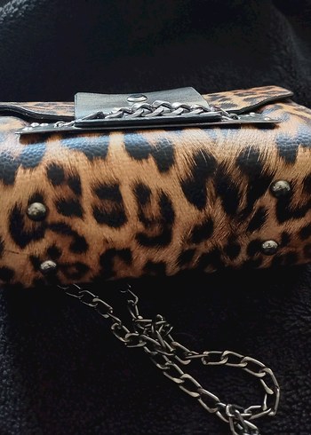 Zincir Detaylı Leopar Desenli  Çanta - Görsel 3