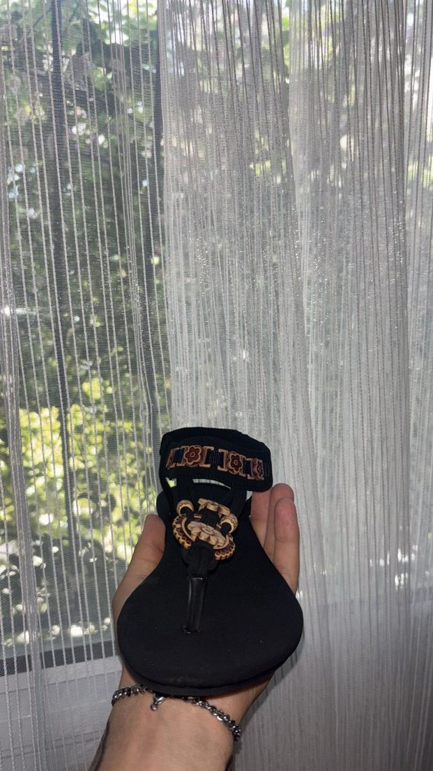 Boncuklu ve Nakışlı Kahverengi Dolgu Topuklu Sandalet - Görsel 2