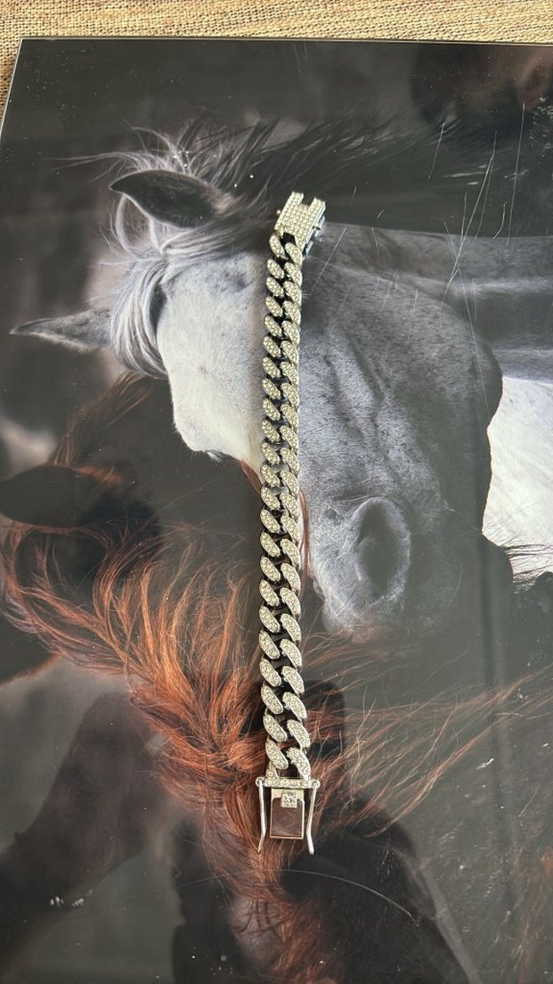 Parlak Zincir Detaylı Gri Bileklik - Görsel 2