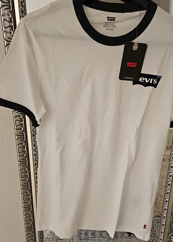 xs Beden beyaz Renk Levi's Kadin Beyaz Siyah Yakalı Tişört