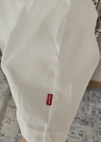 xs Beden Levi's Kadin Beyaz Siyah Yakalı Tişört