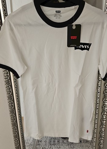 Levi's Kadin Beyaz Siyah Yakalı Tişört