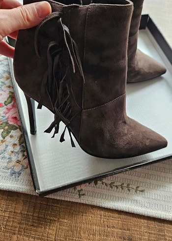 Kahverengi Süet Püsküllü Stiletto Bot - Görsel 6