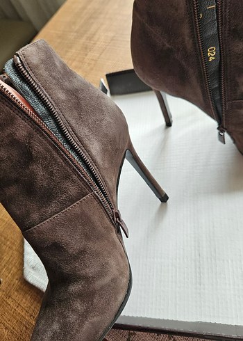 Kahverengi Süet Püsküllü Stiletto Bot - Görsel 3