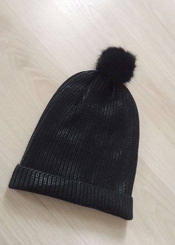 Siyah Ponponlu Parlak Bere - Görsel 5