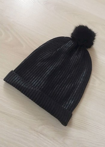 Siyah Ponponlu Parlak Bere - Görsel 4