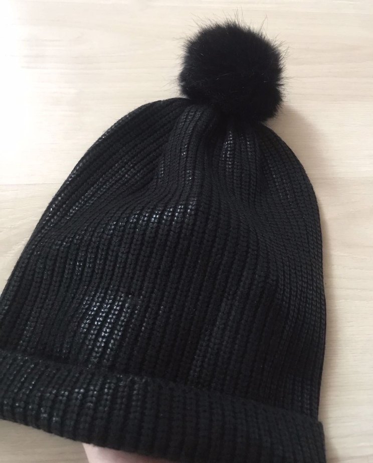 Siyah Ponponlu Parlak Bere - Görsel 3