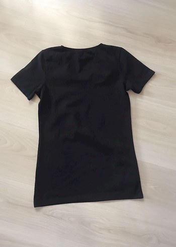 Siyah V Yakalı Kadın Tişört - Görsel 3