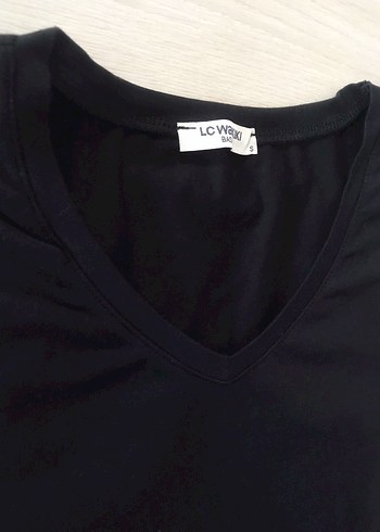 Siyah V Yakalı Kadın Tişört - Görsel 7