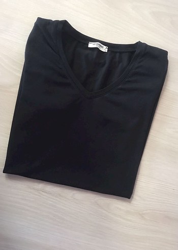 Siyah V Yakalı Kadın Tişört - Görsel 6