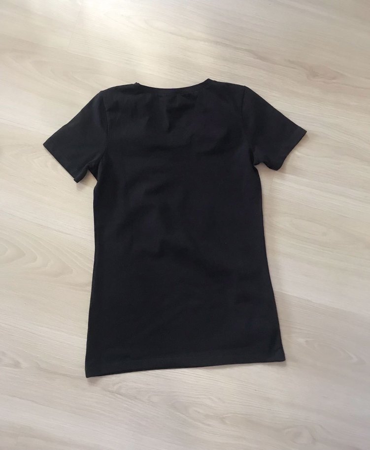 Siyah V Yakalı Kadın Tişört - Görsel 3