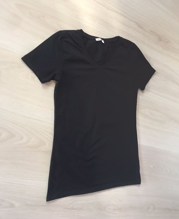 Siyah V Yakalı Kadın Tişört - Görsel 4