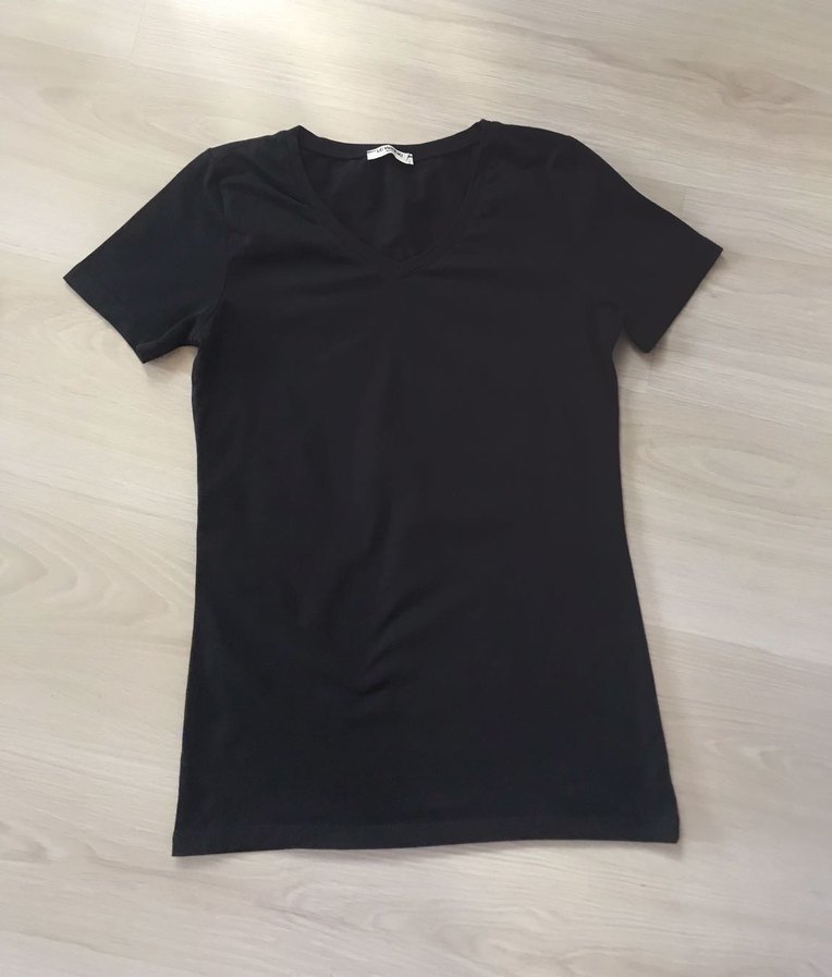 Siyah V Yakalı Kadın Tişört - Görsel 2