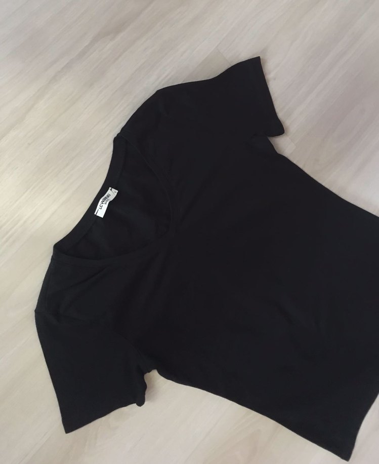 Siyah V Yakalı Kadın Tişört - Görsel 5