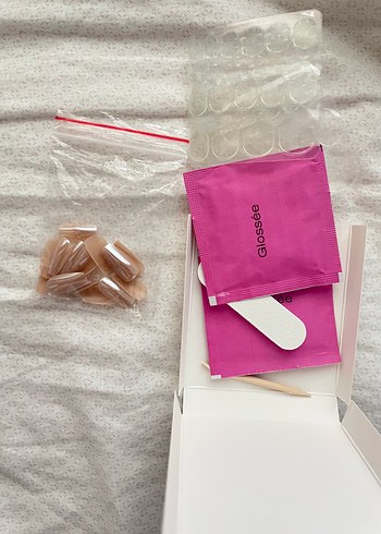 Bej Parlak Takma Tırnak Seti - Görsel 3