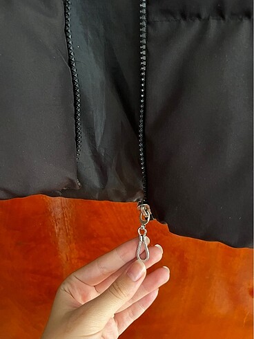 Bershka Şişme alttan ayarlanabilir mont