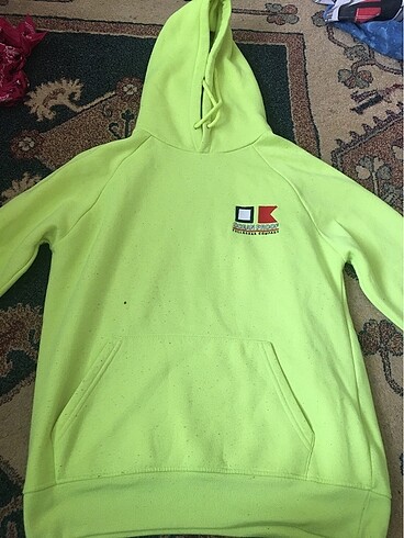 Pull bear fosforlu sweat kapşonlu