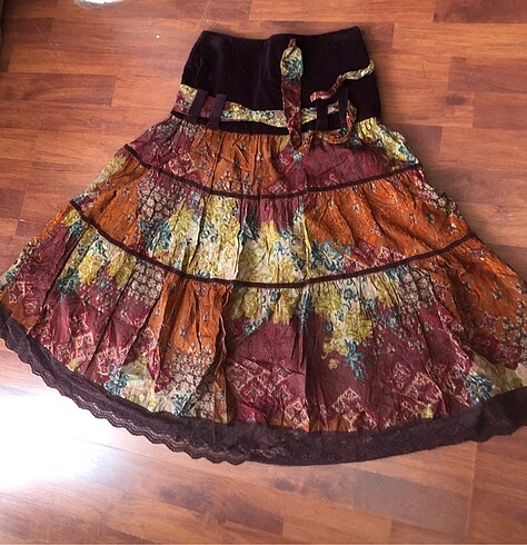 Moda ilgi etnik / otantik etek