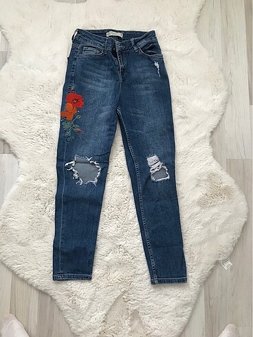 Batik işlemeli jean