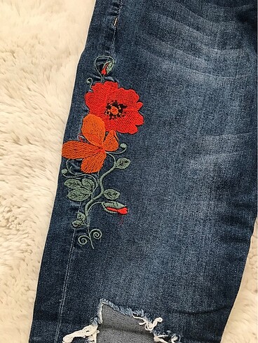 Batik Batik işlemeli jean