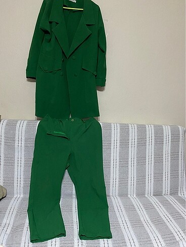 Havuç pantolonlu takım - Görsel 3