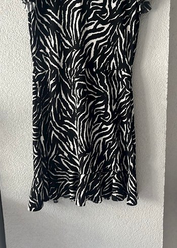 Diğer Zebra Desenli V Yaka Mini Triko Elbise