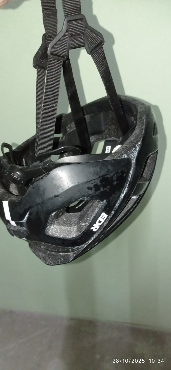 Siyah Biker Tarzı Bisiklet Kaskı Velcro - Görsel 3