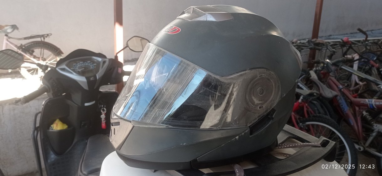 Gri Metal Kaplamalı Kask, Tokalı - Görsel 2