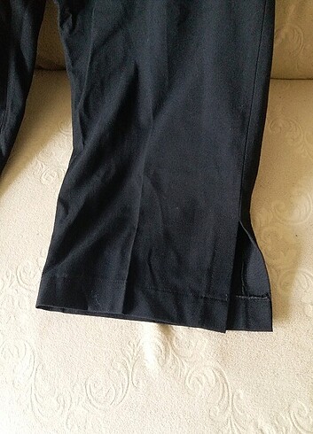 Diğer Kısa paça yırtmaçlı siyah kapri kumaş pantalon 
