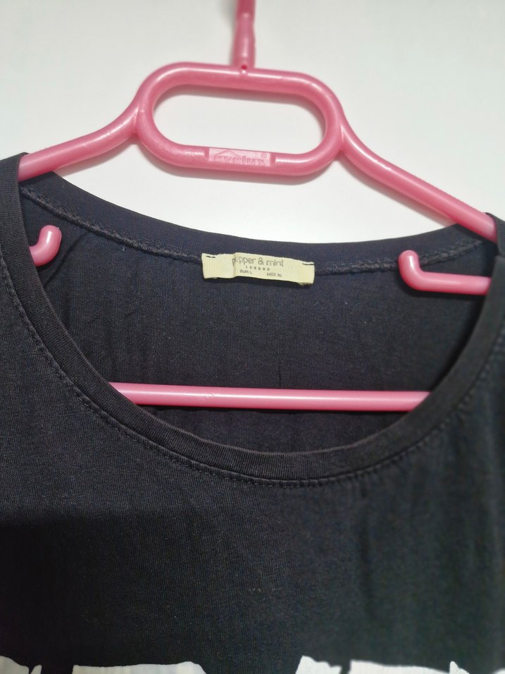 Kadın Siyah Baskılı Tişört - Görsel 2