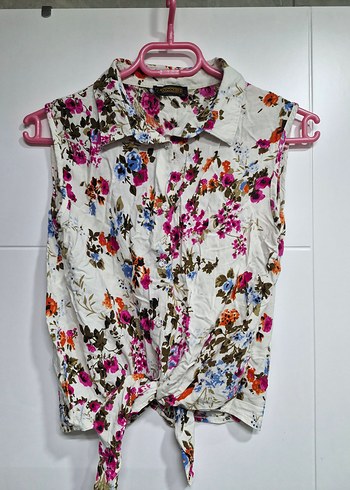 Çiçek Desenli Kolsuz Gömlek - Görsel 3