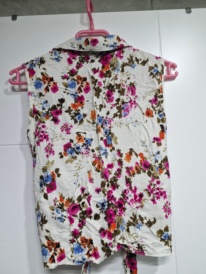 Çiçek Desenli Kolsuz Gömlek - Görsel 4