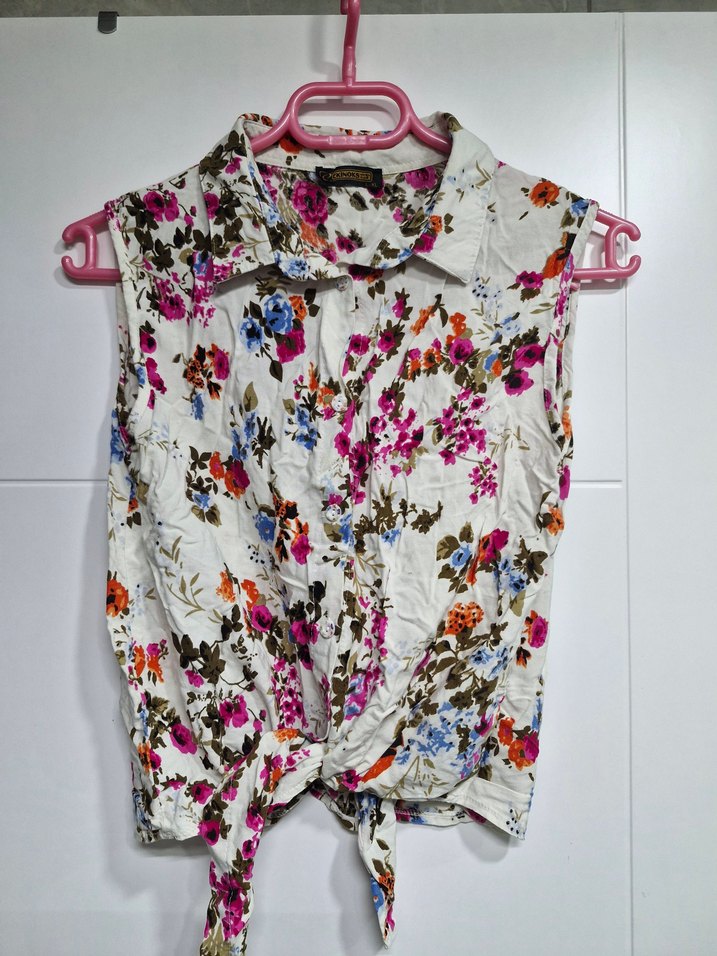 Çiçek Desenli Kolsuz Gömlek - Görsel 3