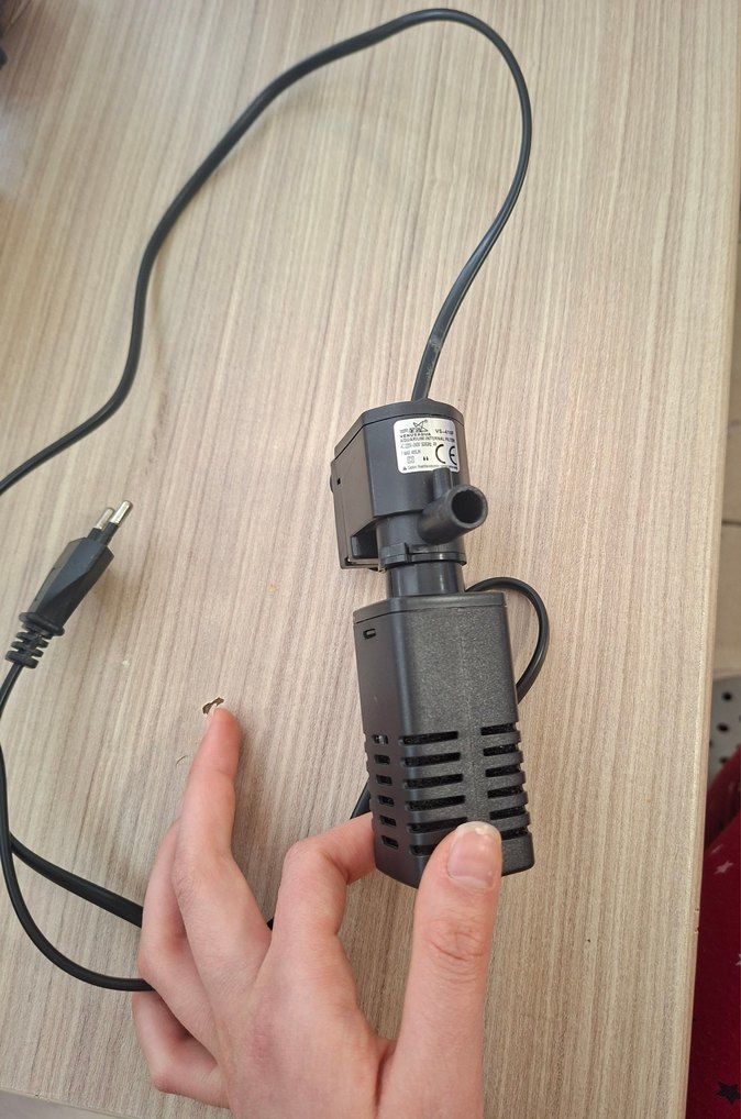 Küçük Siyah Akvaryum İç Filtresi - Görsel 2