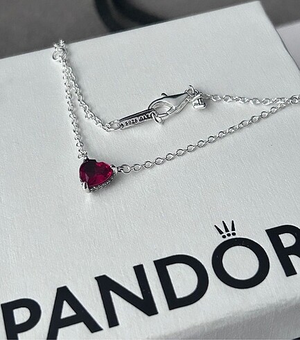 Pandora Pandora kırmızı kalp kolye