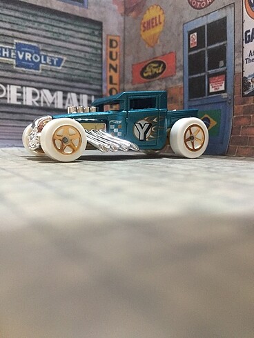  Beden Renk Hotwheels Bone Shaker